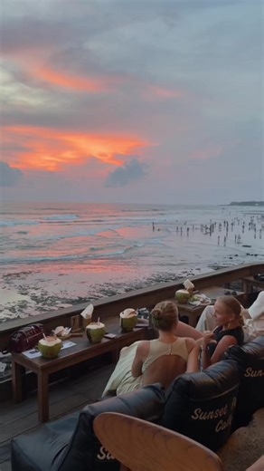 Chasing the Sun at Echo Beach Cafe: A Bali Experience
