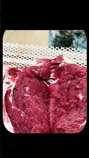 Shocking Truth About Twitching Meat: Why Fresh Meat Cuts Still Move Like They’re Alive #shorts