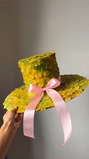 Another autumn-themed magical hat featuring falling leaves—wear autumn on your head! Try it with your kids! #DIYCrafts #fblifestyle | Art, Crafts and Journals