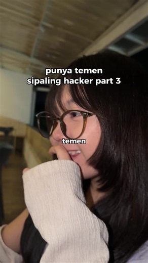 Pernah nggak sih pengen pamer ke temen-temen kalau kamu jago IT dan jadi hacker profesional modal layar command prompt yang jalan sendiri? Biar keliatan makin keren, caranya gampang banget loh! Kamu cukup tekan windows r di keyboard, lalu ketik