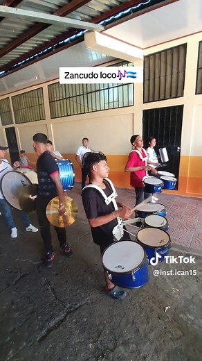 Zancudo Loco: La Banda de Choluteca en Acción