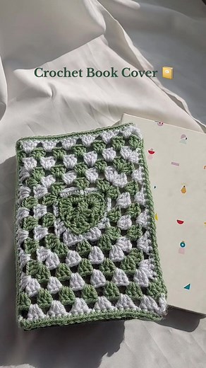 Lil notebook cover I made for my friend a while ago 💚 ✨Pattern by: @mahum 🎀 #crochet #crochetersoftiktok #bookcover #craft #diy