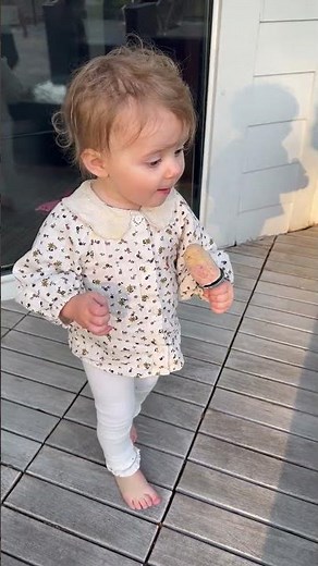 Girl Says Popsicle For The First Time || ViralHog