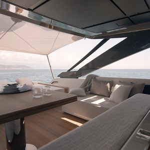 Do you prefer to admire the sea from above or to enjoy the purest relaxation at the water’s edge? With three different levels of outdoor areas, the BG72 offers the perfect spot for everyone. | Bluegame