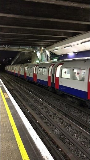 1972 Stock Bakerloo Line train arriving at Wembley Central for Harrow and Wealdstone