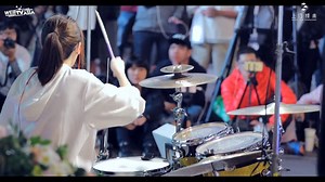 羅小白S.white |《WAKE》Hillsong Young & Free - Drum COVER 明天就要準備前往香港囉！！ 香港的朋友們，你們預備好了吧！！ 一起來甦醒你的音樂魂吧～ ＿＿＿＿＿＿＿＿＿＿＿＿＿＿＿＿＿＿＿＿＿＿ 高畫質請至：https://youtu.be/IH7nfJpcqdU 追蹤instagram：https://www.instagram.com/swhite523 訂閱YouTube：https://goo.gl/8fnFFh #每週三和五 #晚上八點準時上 | 羅小白S.white
