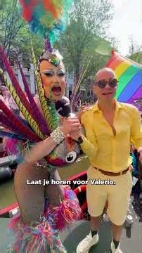 De outfits? 10/10 🌈💖 Wie verdient volgens jou de titel best dressed? #JijGeeftNederlandKleur