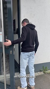 𝐖𝐢𝐞 𝐬𝐢𝐞𝐡𝐭 𝐞𝐢𝐠𝐞𝐧𝐭𝐥𝐢𝐜𝐡 𝐝𝐞𝐫 𝐀𝐮𝐬𝐛𝐢𝐥𝐝𝐮𝐧𝐠𝐬𝐚𝐥𝐥𝐭𝐚𝐠 𝐞𝐢𝐧𝐞𝐬 𝐏𝐚𝐜𝐤𝐦𝐢𝐭𝐭𝐞𝐥𝐭𝐞𝐜𝐡𝐧𝐨𝐥𝐨𝐠𝐞𝐧 (𝐦/𝐰/𝐝) 𝐚𝐮𝐬? 👷‍♂️ Begleitet Sandro durch seinen abwechslungsreichen Ausbildungsalltag. Vom präzisen Maschineneinrichten in der Produktion, bis hin zur kreativen Entwicklung im CAD Programm - hier ist Abwechslung geboten! 💪🎬 Mehr Infos zum Beruf findest Du auf unserer Website 👉https://loom.ly/tUD3k3k Du bist Dir noch unsicher, wo die Reise hingehen soll?