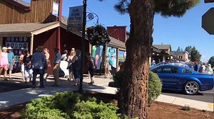 Here is just a glimpse at what is happening at the Sisters Oregon Outdoor Quilt Show. Get there if you can | The Quilt Show.com with Alex Anderson and Ricky Tims