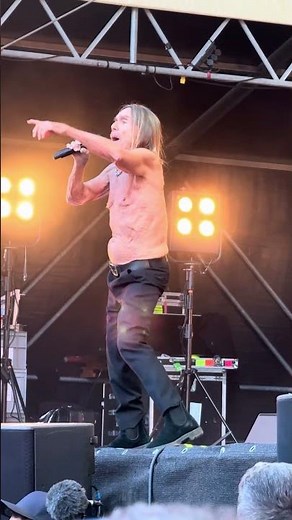 🔥👕 Red Hot Chili Peppers ft. Iggy Pop – pure spectacle, no safety net, all risk
