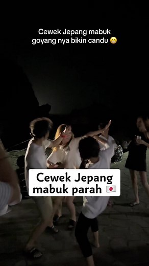 Cewek Jepang Ngerokok dan Mabuk: Kehidupan Malam di Tokyo