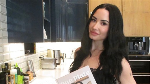 Demi Lovato celebrates recovery from eating disorder