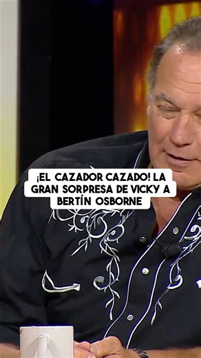 ¡El cazador cazado! La gran sorpresa de Vicky a Bertín Osborne. Os recordamos los mejores momentos del Show de Bertín que en 2021 se dedicó a la figura de su presentador, Bertín Osborne, y sus cuarentas años en la música. El número 40 no solo es una cifra emblemática para Bertín Osborne, también para los colaboradores como Vicky Martín, que dice estar en su mejor momento. Al igual que nuestra 'invitada' de la noche, Toñi Moreno, que además de contarnos cómo está viviendo su reciente maternidad, 