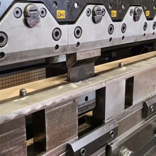IVILATooling on Instagram: "Manufactured using premium alloy steel, our press brake tooling offers excellent wear resistance and toughness. The smooth contact surfaces help protect sensitive materials such as stainless steel and aluminum, reducing the risk of scratches and surface defects during bending operations. WhatsApp：+86 15062292286 #IVILA#IVILATOOLING#WearResistantDie#AlloySteelTooling#ToughBendingDie#ScratchResistantBending#StainlessSteelForming#AluminumBending#SmoothSurfaceDie#BendingS