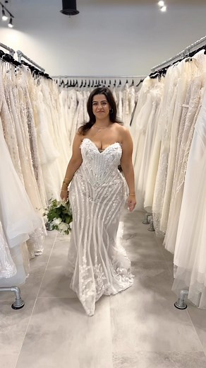 Plus Size Bridal-Curvy Experts on Instagram: "Unveiling perfection! ✨ A veil completes the bridal magic, turning a wedding dress into a dream come true💕💐#PerfectWeddingGown"