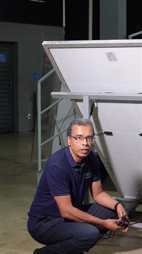 Como evitar incêndios em sistemas solares? Veja na prática. Vídeo novo no nosso canal no YouTube. https://youtu.be/6DMFGsX-dNY O Rapid Shutdown é essencial para garantir a segurança e atender às normas em sistemas fotovoltaicos. Neste vídeo, mostramos o passo a passo da instalação, desde a fixação na estrutura dos painéis até a conexão elétrica entre unidades, a ligação à Control Box e o envio de energia para o inversor. Uma instalação correta garante que, em caso de emergência, todo o sistema s