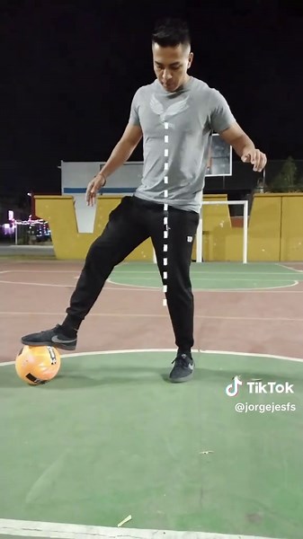 Trucos de Fútbol que Aprendes en un día ✨⚽ Tunel a tu rival 😎 #futbol #soccer #skillsfootball #streetsoccer #tutoriales #fyp #chalco