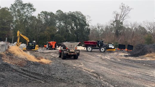 The snow is here, and crews are busy at the GDOT Bulloch County Maintenance facility in Statesboro. It’s a revolving door of Snow plows and salt spreaders loading up and heading back out to treat the roadway￼. Do our crews a solid and don’t travel unless you must. Fewer vehicles help us treat more roads in less time. | Georgia DOT - Southeast