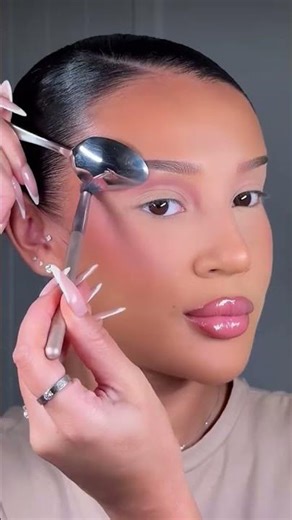 Master Eye Makeup with a Spoon: Quick & Easy Tutorial
