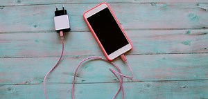 Genialer Trick mit Handy-Ladekabel behebt leidiges Problem sofort