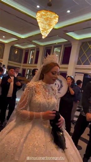 Turkish Wedding dress #arabianwed #wedding #bride #restaurant #turkishworld #henna #lovesongs