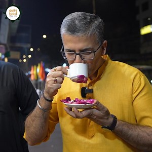 562K views · 10K reactions | Irani Dum Chai and Khan Special Omelette for sehri at Old Delhi | Delhi Food Walks | Facebook