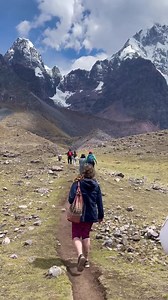 Ausangate Trek es ideal para los amantes del senderismo por contener en su desafiante ruta hermosos paisajes como también la gratificante interacción con los pobladores lugareños y sus fuertes componentes culturales que, fácilmente, llegan a superar las más elevadas expectativas de un viaje épico. | Rainbow Peru Travel