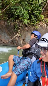 Adventure awaits at Borneo Rainforest Lodge, Danum Valley. Trek through ancient rainforests, walk among the treetops, and spot incredible wildlife. For thrill-seekers, the new white water rafting experience takes you through fun level 1-2 rapids, past towering trees, with a chance to see fascinating wildlife such as orangutans, red-leaf langurs, hornbills, and even snakes. Ready to explore? 📸 @simeonemr 📍Borneo Rainforest Lodge, Danum Valley #RainforestRafting #WhiteWaterRafting #NatureEscape 