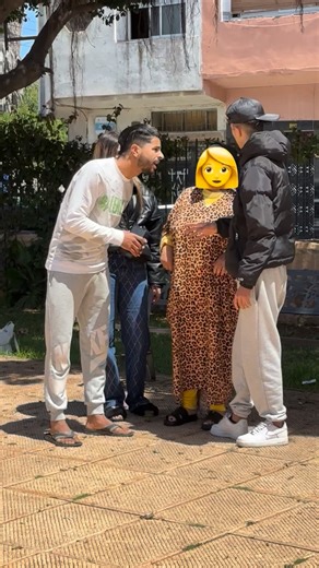 Nabil Kidi on Instagram‎: "#مضحك خاصمو نع خطيبتو هادي نسيبتي 😂"‎