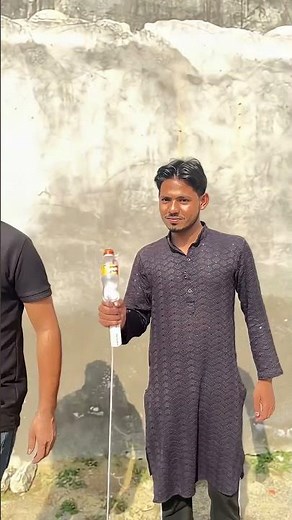 “Halke Bottle Se Bhari Bottle Uth Gayi 😲 | Centrifugal Force Experiment #shorts”