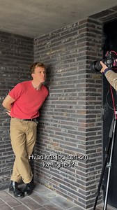 Der er noget, der føles anderledes inde i Morten Hee Andersen. Han er forelsket, og selvom følelserne bobler rundt derinde, så er han meget fattet. Og rolig. Når han skal beskrive følelsen, tænker han på et klicheagtigt citat. ⁠ ⁠ ”Jeg har en meget sød veninde, som altid finder poetiske citater på sociale medier, som hun sender videre til os venner. Jeg har tit tænkt på den her, hun engang sendte til mig: ”Kærlighed skal ikke føles som fyrværkeri, det skal føles som et bål, man kan varme sig ved