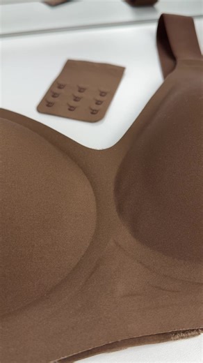 Creamy Fabrics - Comfort Minimizer BH Ich bin absolut begeistert! So weich, angenehm und unglaublich bequem - man spürt ihn kaum auf der Haut. Nichts drückt, nichts schneidet ein, perfekter Sitz den ganzen Tag. Er minimiert sanft, gibt schönen Halt und sorgt für eine naturliche, elegante Form. Ideal für den Alltag: komfortabel, leicht und einfach zuverlässig. Einmal getragen - und man möchte keinen anderen BH mehr. @cfab by creamy fabrics #TikTokMadeMeBuyIt #Minimizer #BH #Comfort #Creamy