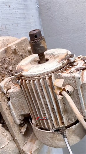 Turn a 50-year-old engine into a useful all-purpose rust remover | restorantion motor #diy #screw #handtool #toolsmachine #mechanical #machinetools #tool #car #shorts #mechanical #shortvideo #engine #automobile #tools #repair #carrepair #reels2023 #reels #reelsviral #reelsvideo #reelsfb #amazing #ideas #digital #working | Trending Right