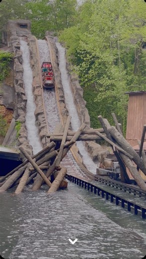 Daredevil Falls flume ride at Dollywood #dollywood #waterride #themepark | In The Loop