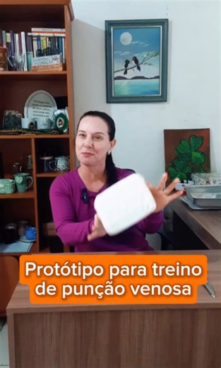 💉Protótipo para treino de punção venosa: Aprenda a fazer um protótipo caseiro e funcional com materiais simples e acessíveis! 🧠✨ Perfeito para quem quer aprimorar suas habilidades com segurança e confiança! 💪 📌 Salva esse Reels e compartilha com aquele amigo(a) que ama uma prática! Materiais: 1 tampa 1 garrote fino 1 máscara Fita crepe Tesoura #enfermagem #educacaoemsaude #cuidadosdeenfermagem #puncaovenosa #punção #veia #treinopuncao #acessovenosoperiférico #acessovenoso #enferlove #tecnico