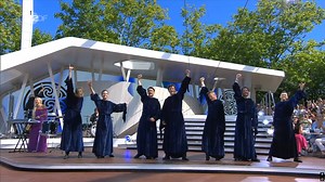 Wow, was für ein toller Empfang! Das Publikum im ZDF-Fernsehgarten war der Hammer! Wir kommen gern wieder! Und wer unseren Auftritt im TV nicht sehen konnte oder ihn gern nochmal sehen möchte, hat hier die Gelegenheit dazu. Und unsere Jubiläums-Party geht im Herbst weiter! Tickets gibt es hier: gregorian.de/dates #gregorian #gregorianofficial #25jubiläumstour #25_2025 #concert #monks #choir #europe #party #anniversary #life #tour #pureexcitement | Gregorian