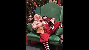 Sleeping baby meets Santa at the mall – the results are adorable