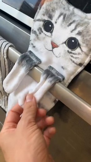  Purrfectly Cute & Cozy!  These adorable cat hand towels are soft, absorbent, and feature snap buttons to prevent slipping! With a cute cat design that stays upright, they add charm and warmth to any bathroom or kitchen. The perfect gift for cat lovers—ideal for housewarmings, birthdays, or holidays! Click to add a little joy to your home! 臨 | Researcheri | Facebook