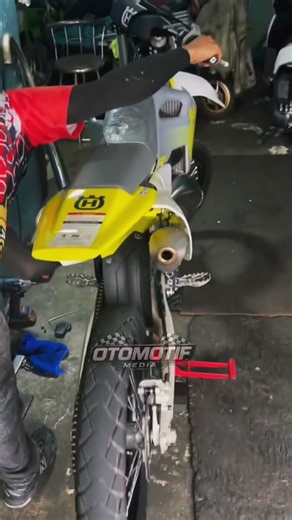 Amazing raw engine sound check husqvarna 125