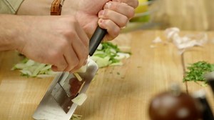 Fusilli con olive e limone, un piatto di pasta saporito e gustoso