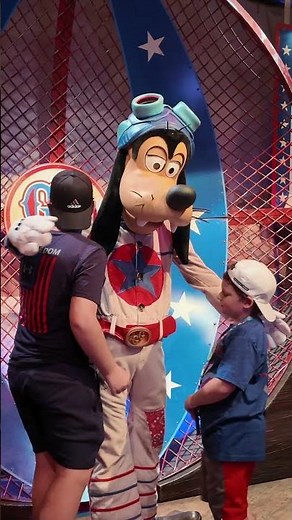 Meeting Circus Goofy Meet & Greet in the Magic kingdom at Disney World