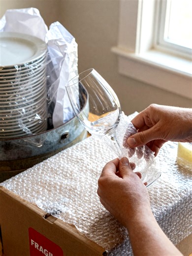 Two-Layer Bubble Wrap Dish Barrel Packing Guide Learn professional fragile packing techniques for moving house to prevent breakage of glass, dishes, stemware, artwork, and valuables during transit. This guide covers using dish barrels and rigid boxes, wrapping items with multiple layers of bubble wrap, packing plates vertically, filling voids with packing paper, and using partitions or custom crates for delicate stemware and artwork. Follow practical moving tips like sealing and labeling boxes a