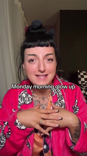 New week, new possibilities ✨ Serving that Monday morning glow up energy : fresh start, fresh mindset, fresh magic #sundayreset #mondayenergy #mondaymotivation #sockcurls #overnightglowup