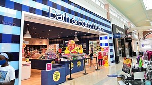 Man Goes On Mace Rampage Inside Mall After Raiding Candles From Bath And Body Works