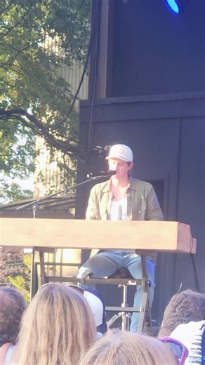 Cooper Alan Live Country Music Performance
