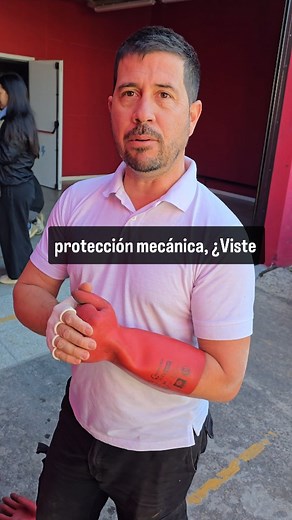 No todos los guantes dieléctricos son iguales. El bilaminado combina protección eléctrica hasta 1000 Vca resistencia mecánica, evitando daños por cortes, roces o enganches. Más seguridad, más durabilidad, menos riesgos. #GuantesDieléctricos #Bilaminados #SeguridadEléctrica #ProtecciónLaboral #TrabajoSeguro #Electricidad #PPE #AltaTensión #GuantesDeSeguridad #Electricista #PrevenciónDeRiesgos #EquiposDeProtección #ManosSeguras | Luis Bernardo Chamorro