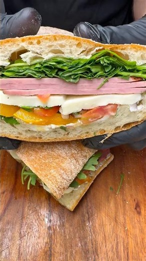 Turkey mozzarella sandwich🥪