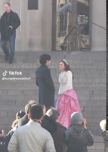 penn and leighton being thrown off by the cheering from fans #gossipgirl #pennbadgley #leightonmeester #blairwaldorf #danhumphrey #fyp #danandblair #dair #xoxogossipgirl #foryoupage
