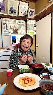 95-year-old Tsum Tsum Grandma's morning munching time 👵❤️ #Grandma #GrandmaLife #grandmalife