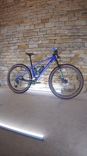 🫵 5 Features YOU Need To Know About On The NEW Orbea Alma! 🚲 . 𝟙 New X-Fader Seat Tube ✨ Gives Increased Vertical Compliance 💪 𝟚 X-Fader Also Gives Greater Torsional Stiffness 🔀 𝟛 Fork Travel Increased to 110mm 📈 𝟜 Features Orbea's Squidlock Remote 🦑🔒 𝟝 Available For Customisation With MyO 🎨🧑‍🎨 . 📺 Watch The Full Video LIVE NOW On #YouTube! 🎬 🔗👉 https://www.youtube.com/watch?v=lhDFK7ZLvbo 👈🔗 . 🔍 Building My Dream XC Hardtail | The All New Orbea Alma . . #gmbn #mtb #globalmo